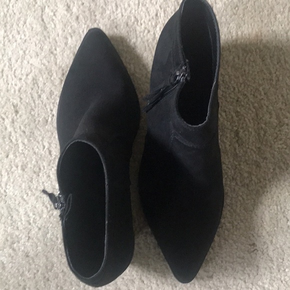 American Eagle Black Faux Suede Side Zip with Tassel Pointed Toe Ankle Boots-9 - Picture 4 of 8